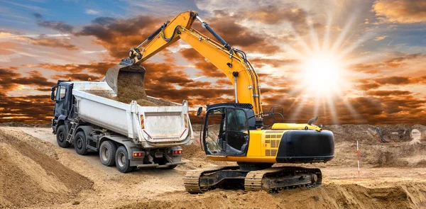 Camion et engins de chantier en action pour les travaux de terrassement au Maroc